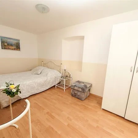 Carmen Apartment *