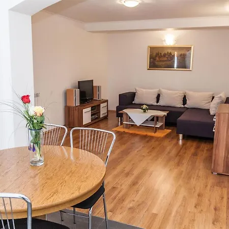 Carmen Apartment *